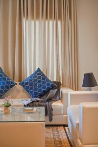 Alaya Stays Golden Meadow Villa