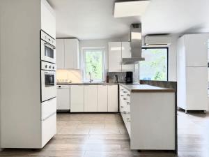 Worker and Families Villa Near the Lake - 3 BR - 6 Beds - Parking - Near Volvo