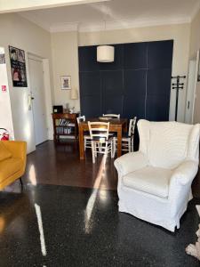 A due passi da tutto, luminoso vicino al navebus