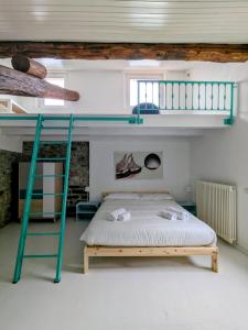Casa colore intera casa nel borgo antico