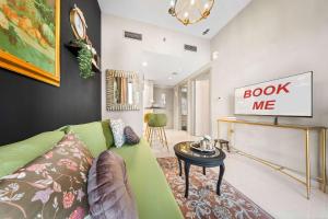StayShort - 1 Bed in Zada Tower sleeps 3 with Balcony