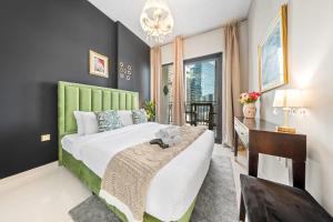 StayShort - 1 Bed in Zada Tower sleeps 3 with Balcony