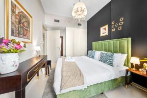 StayShort - 1 Bed in Zada Tower sleeps 3 with Balcony