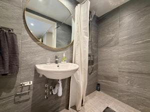 Workers Dream Villa - 10 BR - 14 Beds - Volvo