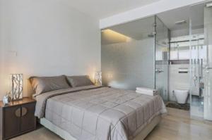 S39- 1 Bedroom Downtown Apt with Balcony and Pool