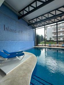 Golf Estate Apartment 3 PoolsYear, Gym, Tennis & Huge Terrace
