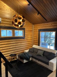 Arvoneliöt Lomahimos 18