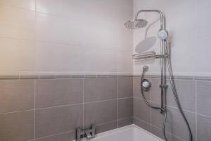 Free Parking Quick Access to M6 and City Centre