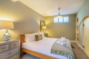 3 Bed in Bath oc-bhr26