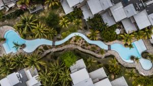 Three-bedroom at Jardin du Cap with shared pool