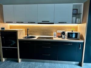 Transylvanian Sunny Apartment - Sleeping and Living Premium Experience