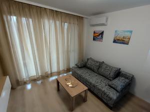 Апартамент 11 улица Македония 33 Поморие