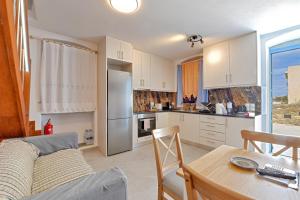 Stylish villa Antika close to the shops and restaurants in Korissia, Kea