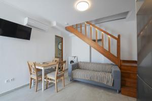 Stylish villa Antika close to the shops and restaurants in Korissia, Kea