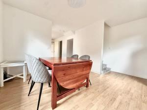 Workers Studio - 4 Beds - Near Volvo - Parking