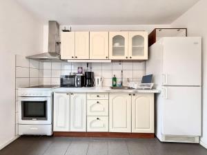 Workers Studio - 4 Beds - Near Volvo - Parking