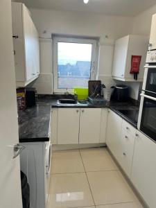 Spacious 4 bedroom apartment with parking