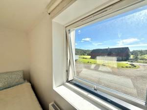 Workers Apartment - 5 BR - 1 Bath - Volvo - Parking