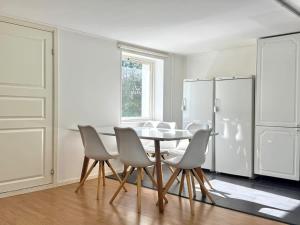 Workers Apartment - 5 BR - 1 Bath - Volvo - Parking