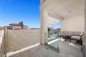 Residences in Villa Marealto with pool, garage and seaview