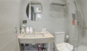 Rocco 513 - Corner 1 bedroom Serviced Apartment with Seaview