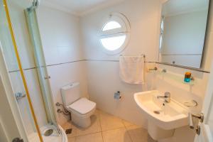 Sunset Beach Club Aqualettings Lighthouse 40