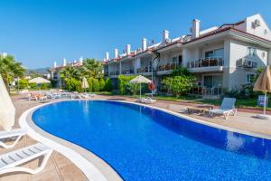 Sunset Beach Club Aqualettings Lighthouse 40