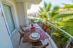 Sunset Beach Club Aqualettings Lighthouse 40