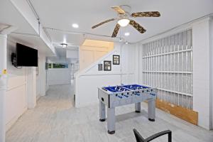 RC2431: 2431 Racquet Club