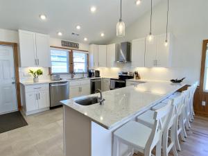 1min to Beach! Heated Pool Included! Ocean ViewsGolf CartElevatorHot Tub