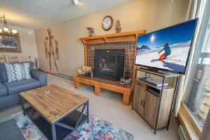 2 Bedroom Mountain Condo In Lakeside Village Near Keystone Lake With Complimentary Shuttle Service