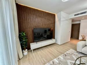 High Floor, 1 Bedroom in Palace Residence