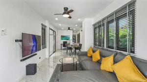 Khaolak Pool Villa with 3 bedrooms