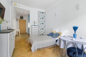 Aleja Przyjaciol Warsaw Apartment by Solarento