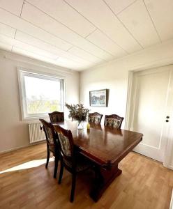 Workers Villa - 10 BR - 4 Bath - Volvo