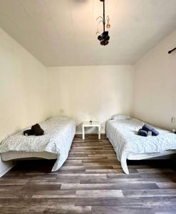 Workers Villa - 10 BR - 4 Bath - Volvo