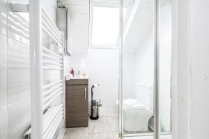 Swift Host - Elm Studio - Sleeps 2 - Parking - Central