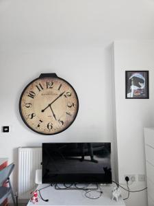 1 bed, bright flat in Limehouse, East London, fast WiFi