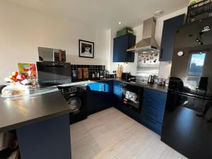 1 bed, bright flat in Limehouse, East London, fast WiFi