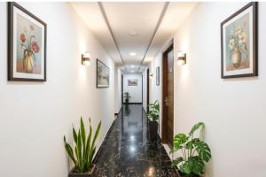 FabHotel New Silver Crown