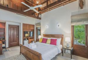 Luxury Seaview 6 Bedrooms with Infinity Pool Villa, private Gym, Superfast WIFI