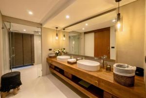 RIVERHOUSE Solar-Powered Luxury Pool Villas