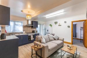 6 beds, 3 bedroom apartment in the centre of Southampton with free parking