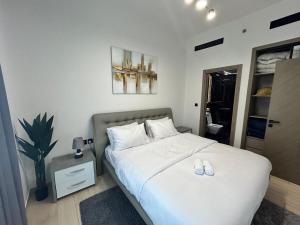 Chic 1bhk Smart Apartment, near circle Mall