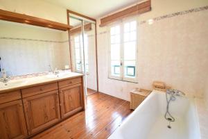 Hossegor Charmante villa avec piscine, jardin et dépendance pour 15 personnes.