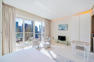 Modern Studio with Skyline Views in Dubai Marina