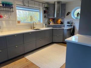 Lovely view & walking distance to the beach SE09150