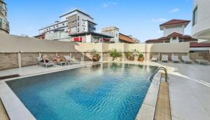 Heritage - Modern Studio shared Pool, City Centre