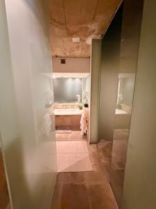 Luxe On Loader with Jacuzzi - De Waterkant