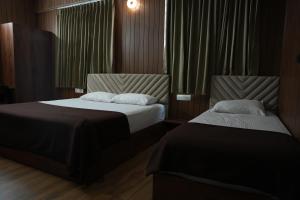 Grand sapphire 100 meters from Sub urban Bus stand Mysore